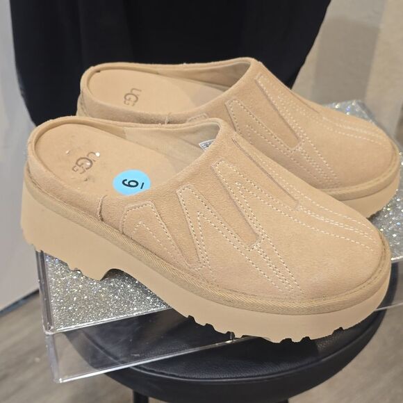 UGG New Heights Clog- Mustard Seed - Picture 12 of 12